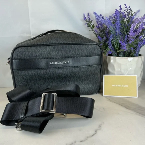 Michael‎ Kors Black Signature MK Camera Crossbody Travel Bag - Picture 4 of 12
